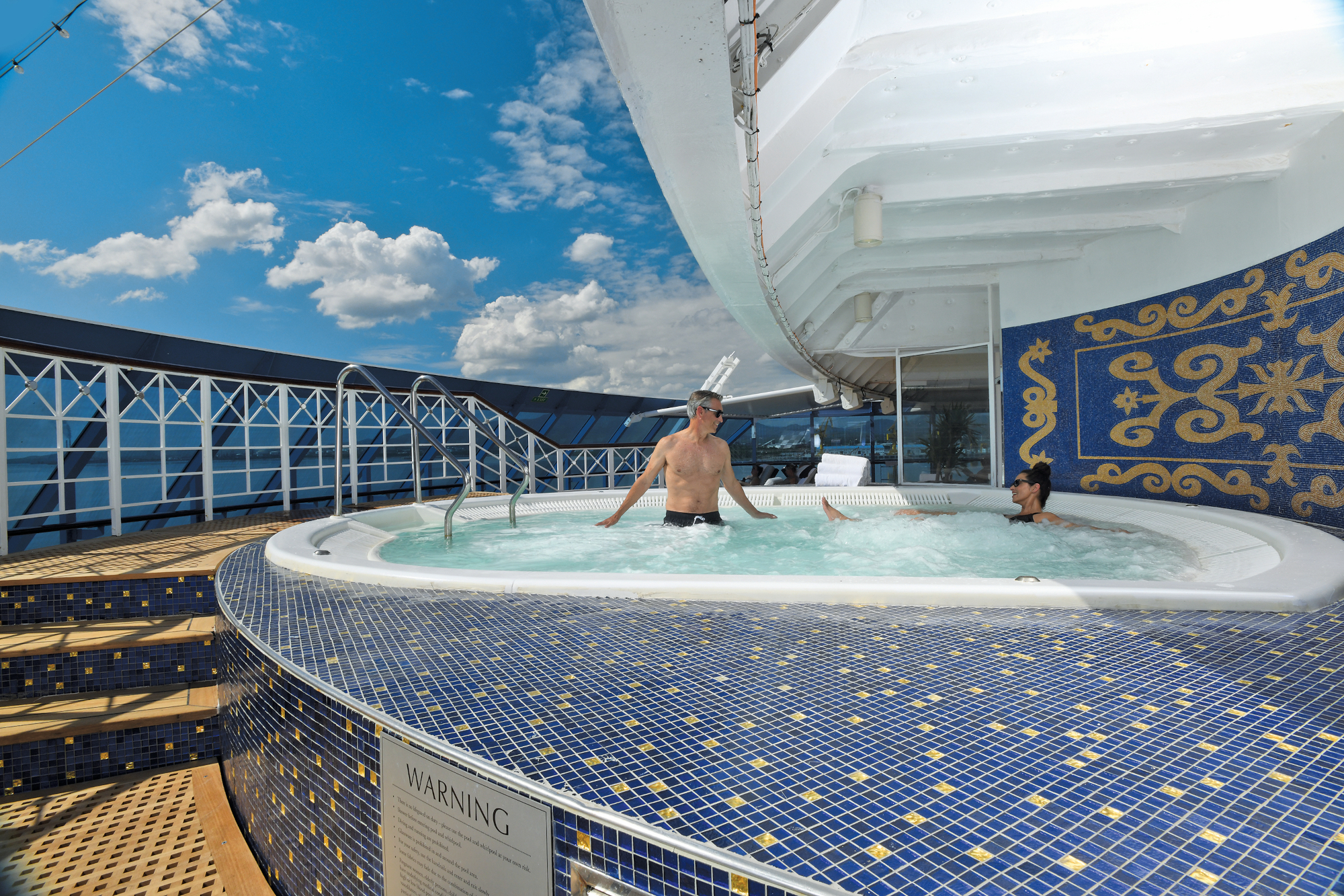 MyCruise Oceania-Cruises Oceania-Insignia Offentlige-arealer Pool-spa6